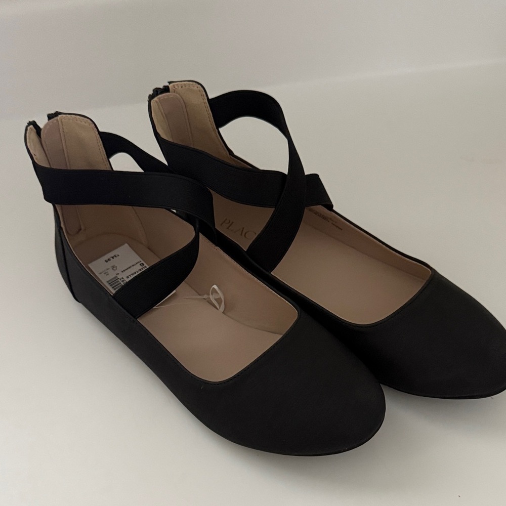 Place Women's Black Cross-Strap Flats